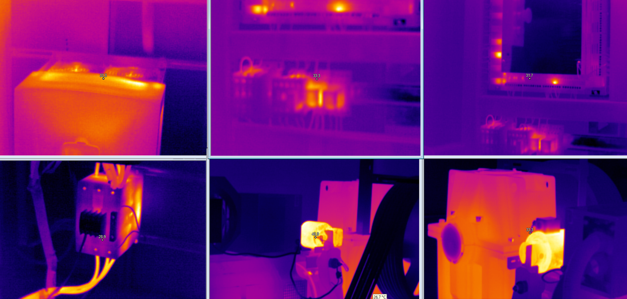 Imagen termográfica real de cuarto de máquinas mostrando puntos calientes en conexiones eléctricas